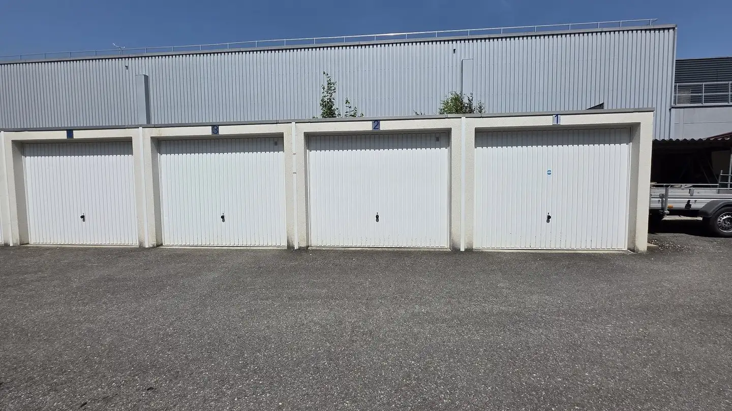 Outdoor parking space for rent - Rue du Parc 7, 2400 Le Locle