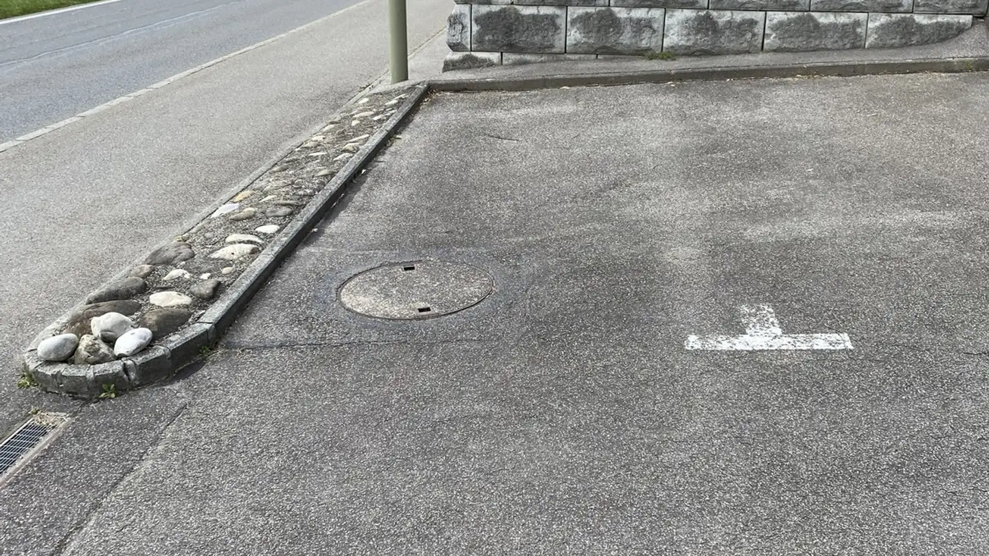 Place de parking extérieure à louer - Im Ostergau 9, 6130 Willisau