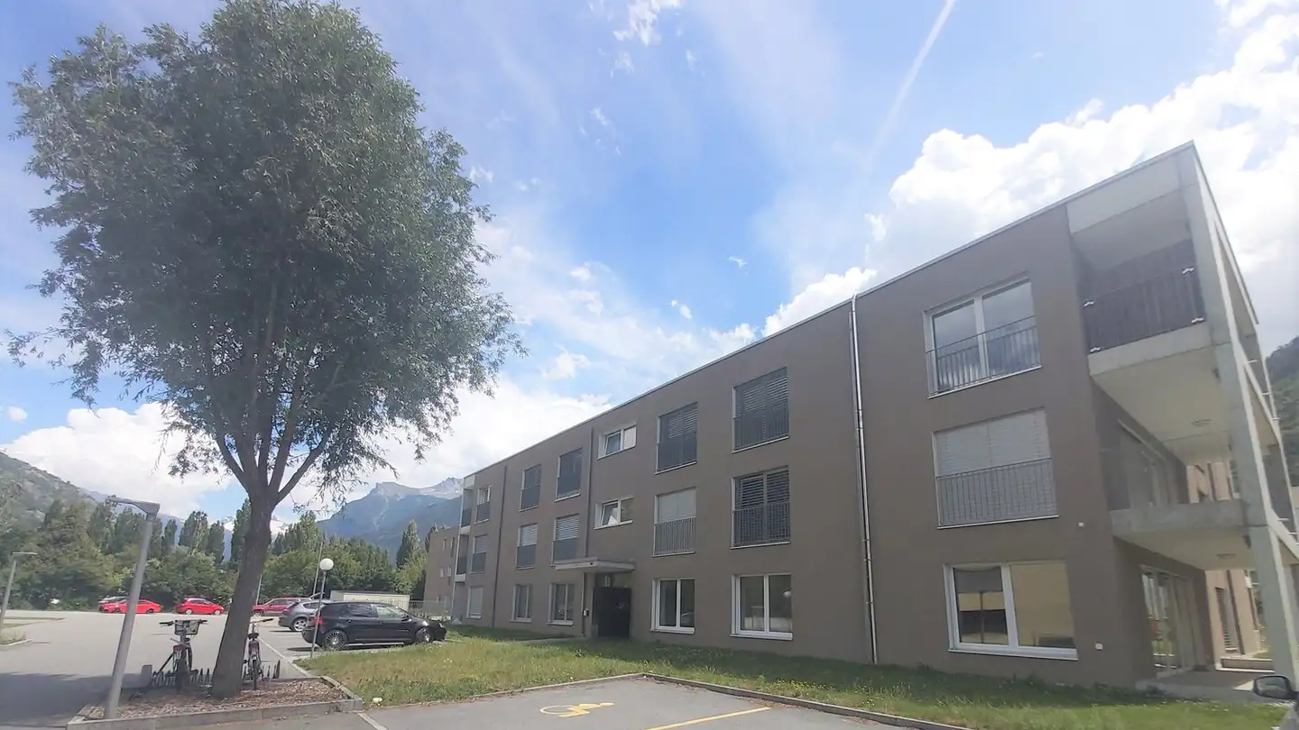 Place de parking extérieure à louer - Arnikaweg 1, 3930 Visp