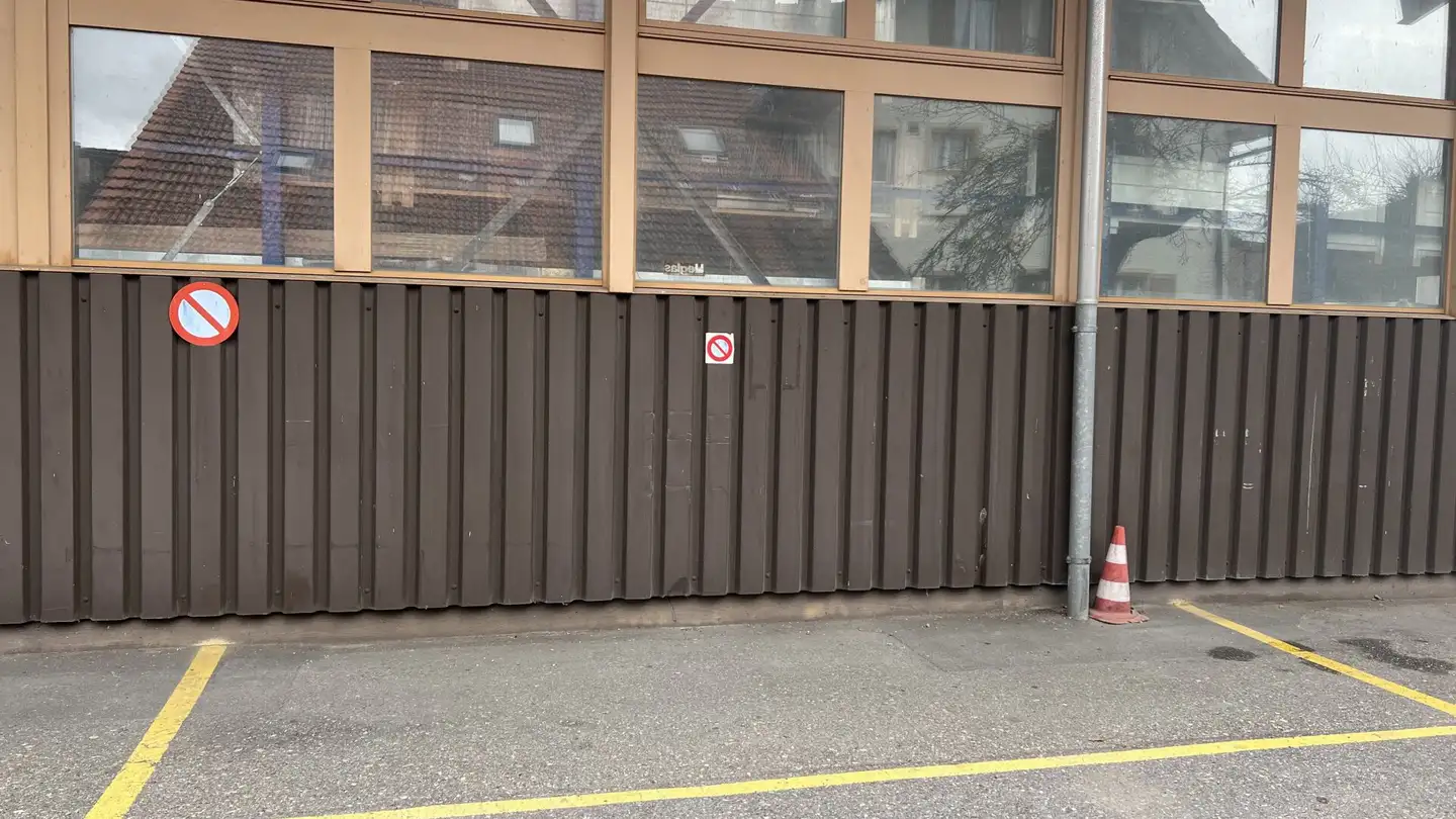 Parkplatz im Freien mieten - Kirchfeldweg 8, 5036 Oberentfelden