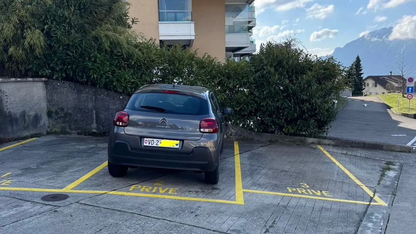 Outdoor parking space for rent - Route Du Genevrex 16, 1071 Chexbres