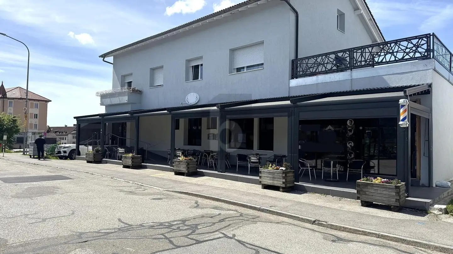 Mischgenutztes Gebäude kaufen - 2350 Saignelégier