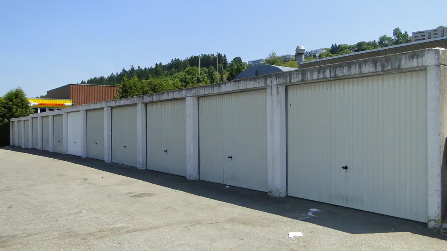 Garage for rent - Rue de l'Etang 1, 2300 La Chaux-de-Fonds