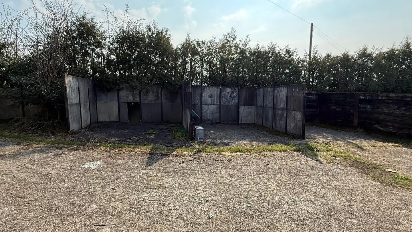 Covered parking space for rent - Niederwil, 6330 Cham - Photo 2