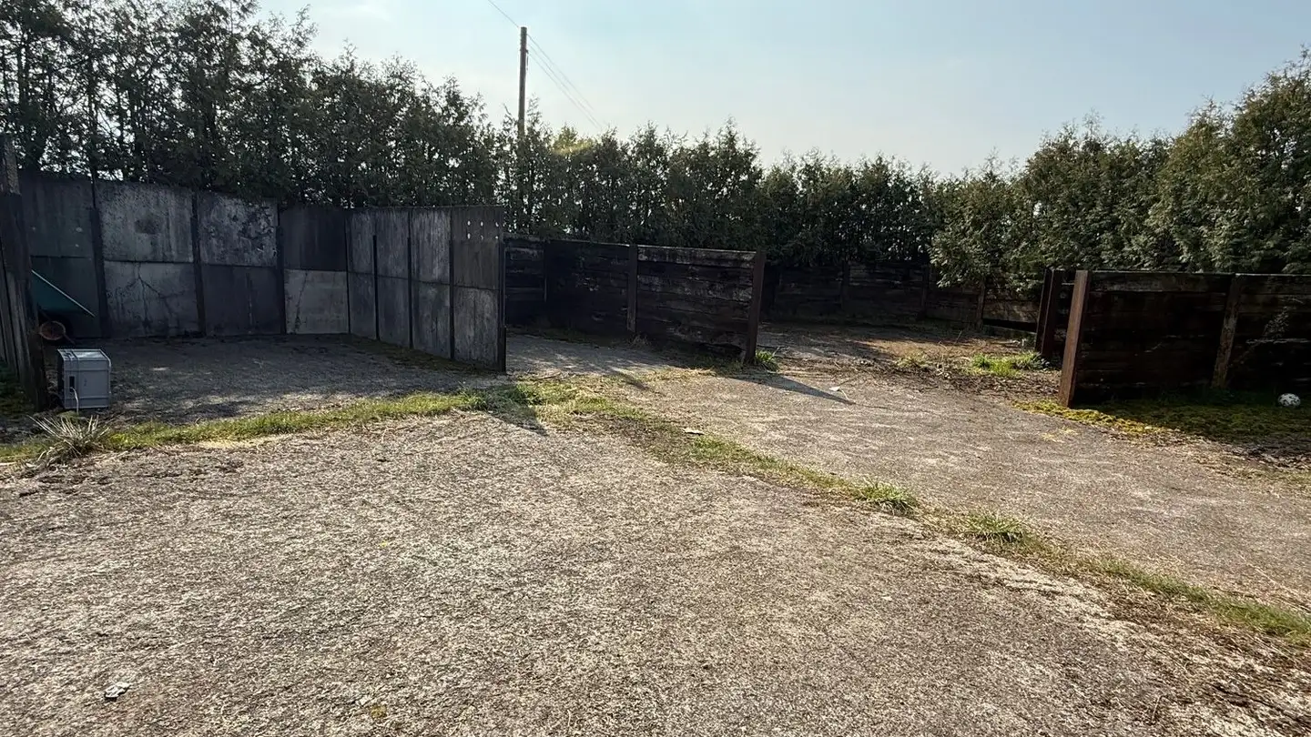 Covered parking space for rent - Niederwil, 6330 Cham - Photo 3