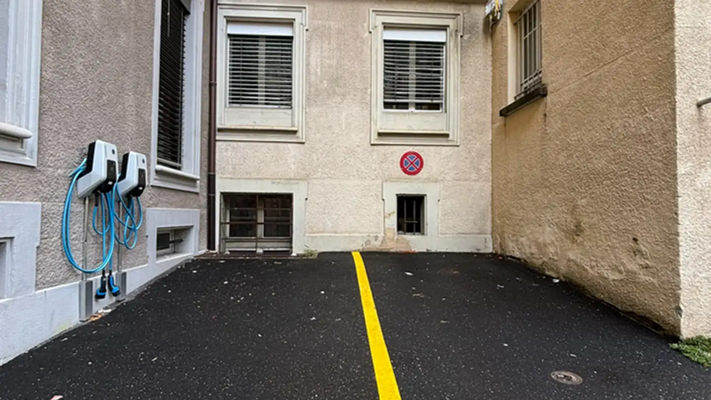 Outdoor parking space for rent - Rue Du Simplon 35, 1006 Lausanne