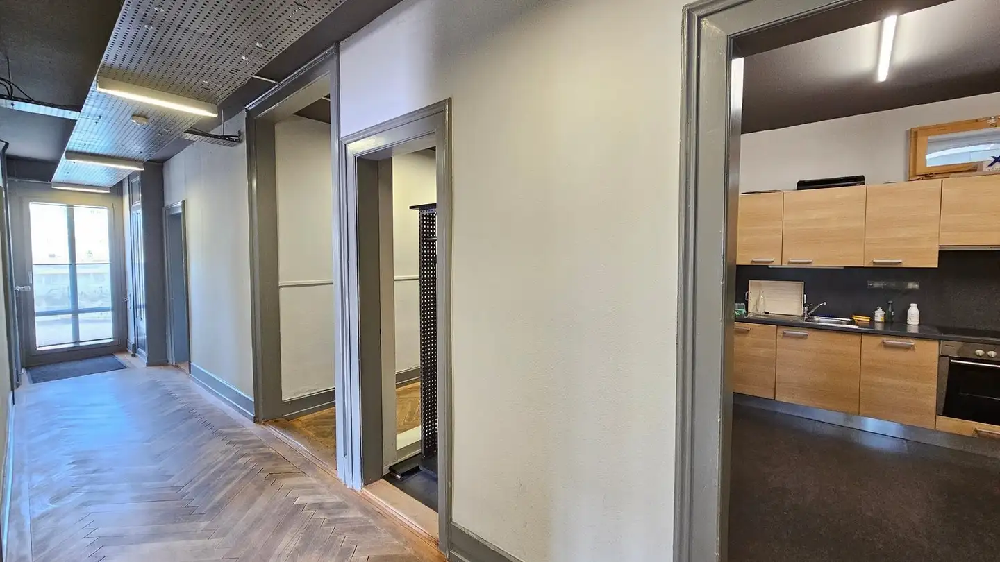 Spazio ufficio in affitto - Bahnhofstrasse 22, 3800 Interlaken - Photo 3