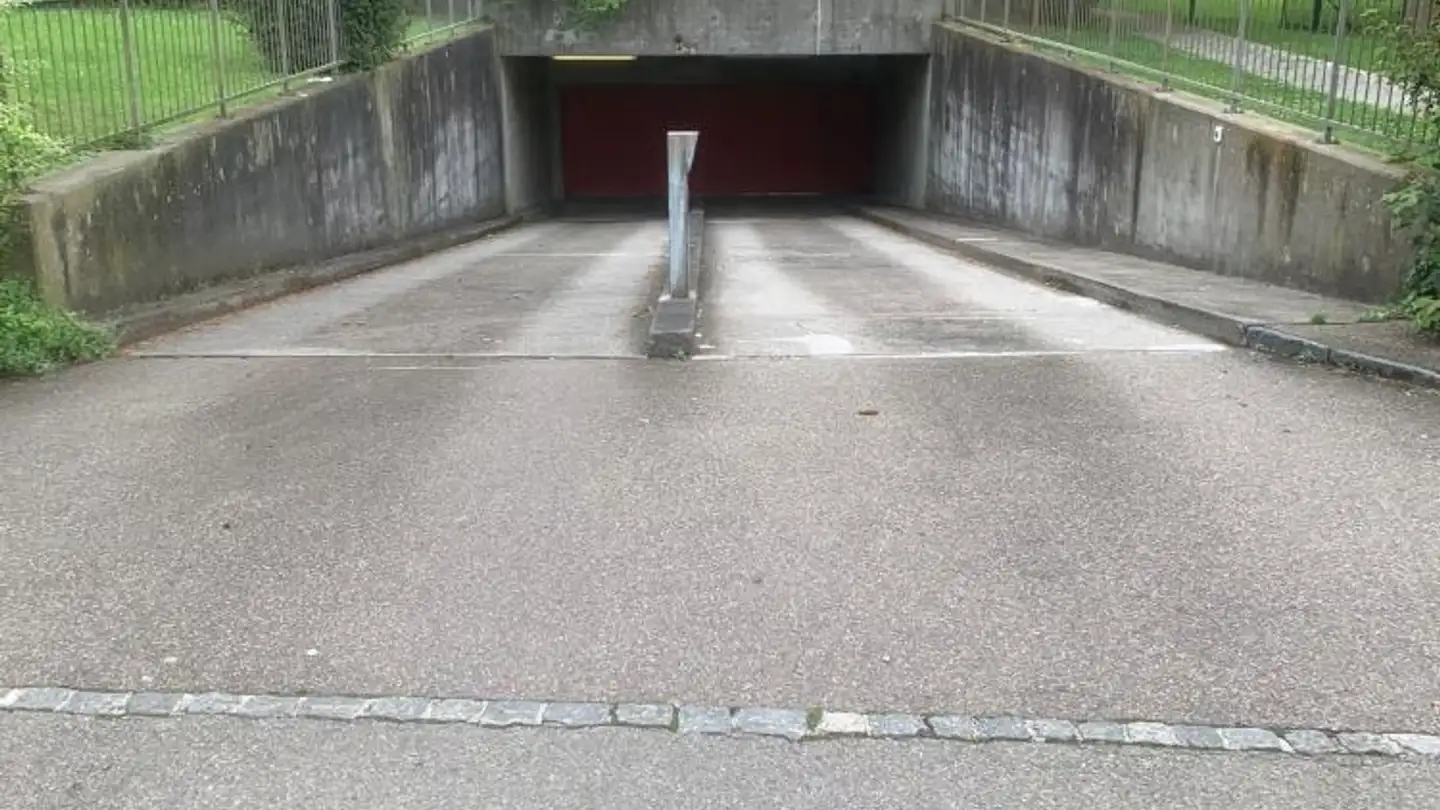 Place de parking souterraine à louer - Längistrasse 11, 4133 Pratteln