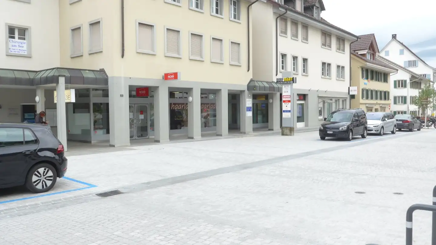 Commerciale in affitto - Seestrasse 27, 8330 Pfäffikon ZH
