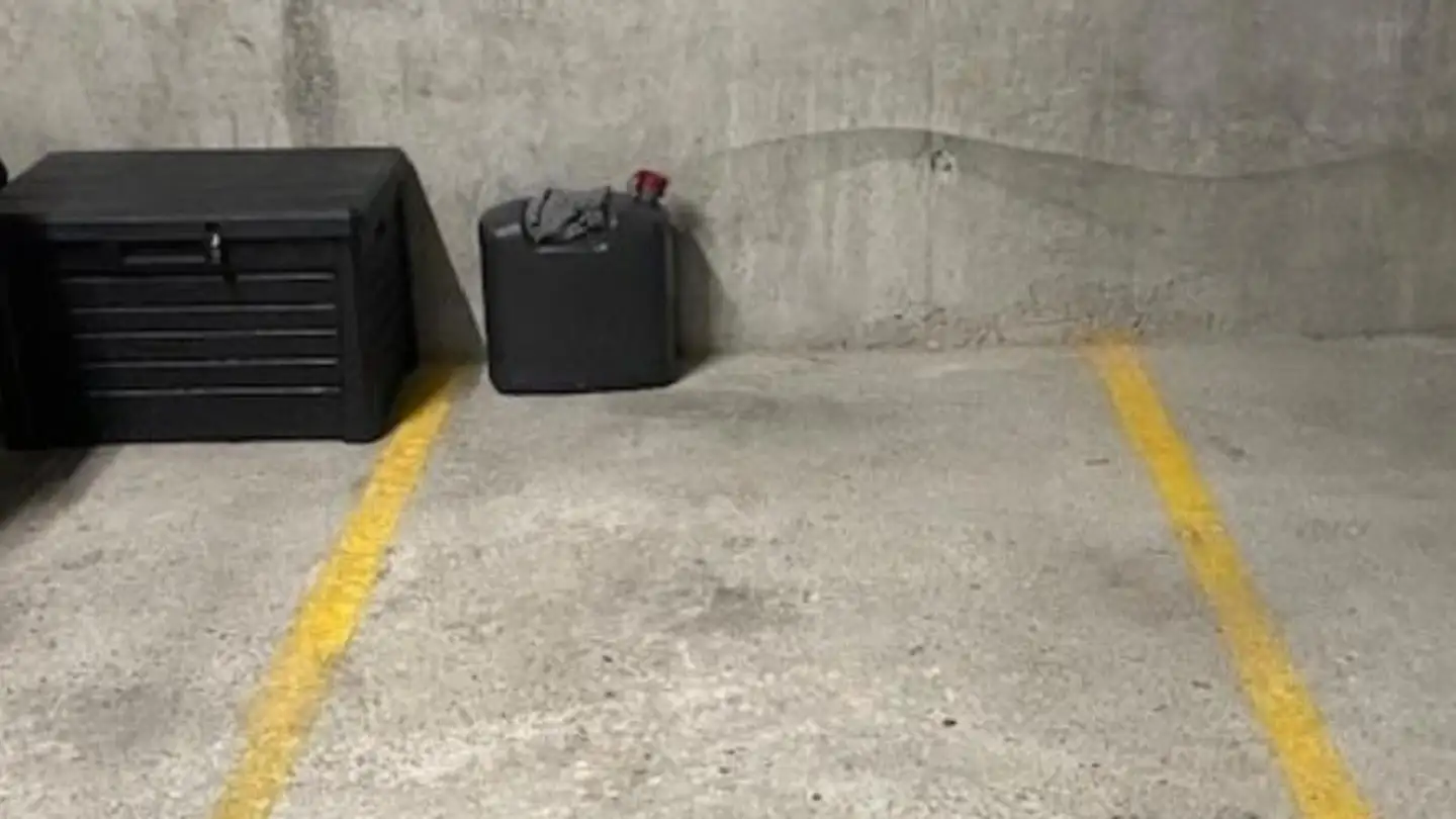 Parcheggio interno per moto in affitto - Schaufelweg, 3098 Schliern b. Köniz - Foto 3