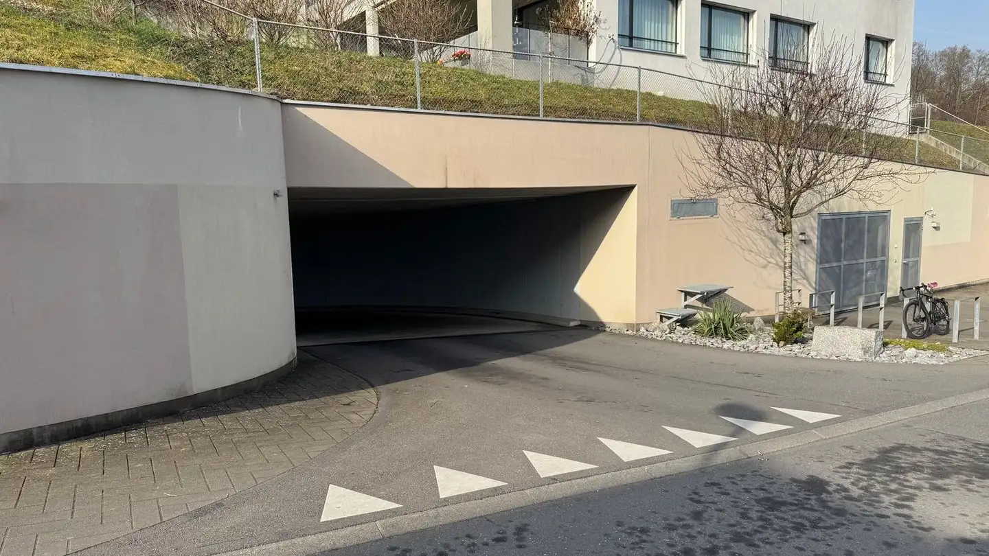Tiefgaragenstellplatz mieten - Unter Sidhalden 3, 6010 Kriens - Foto 2
