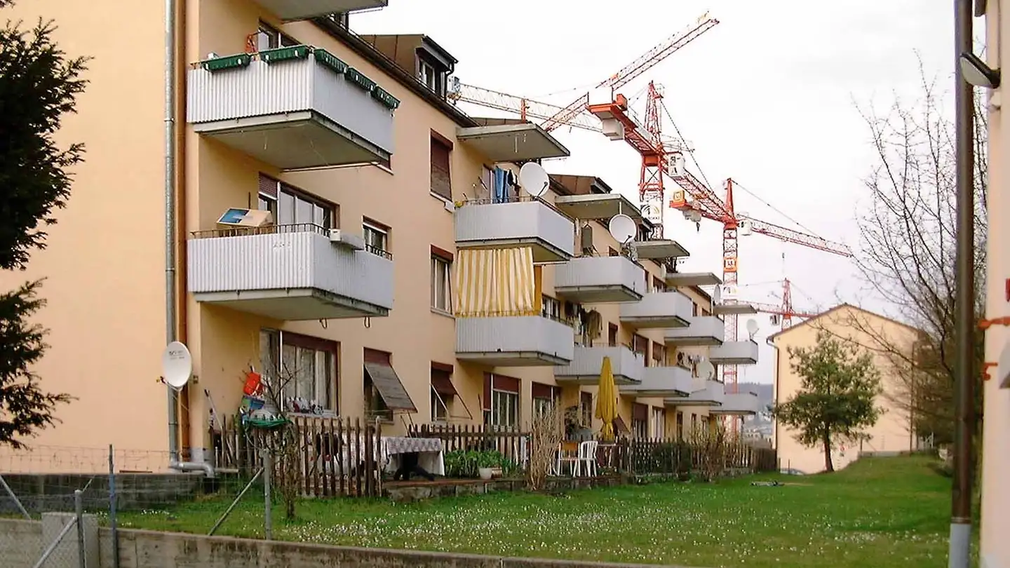 Parkplatz im Freien mieten - Gmeimeriweg 1, 8047 Zürich