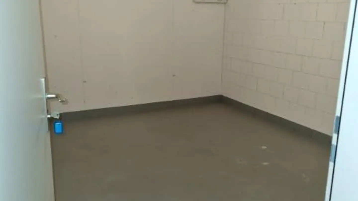 Workshop for rent - Alpenstrasse 13, 2553 Safnern