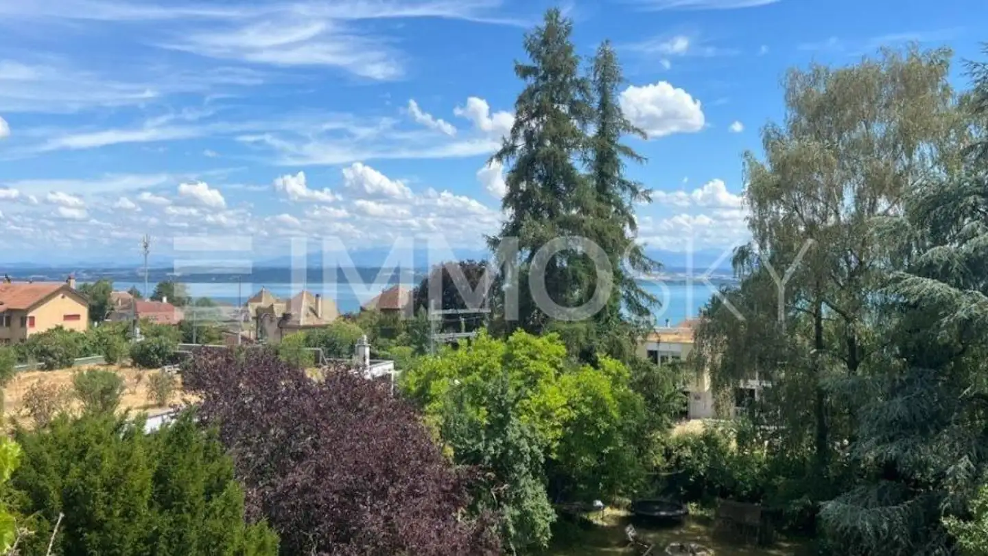 Residential building for sale - 2035 Corcelles NE