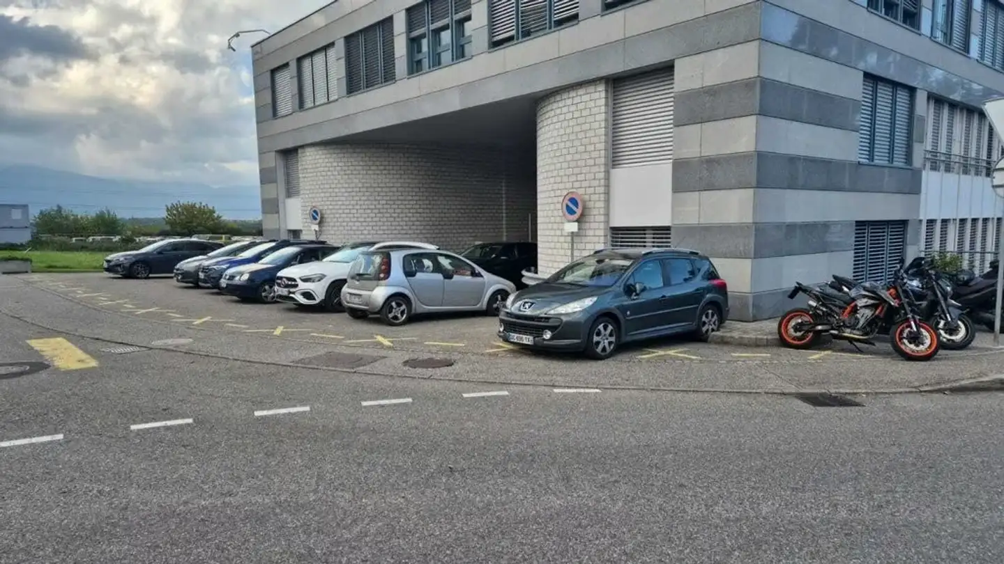 Indoor motorbike parking space for rent - Impasse Colombelle 8, 1218 Le Grand-Saconnex