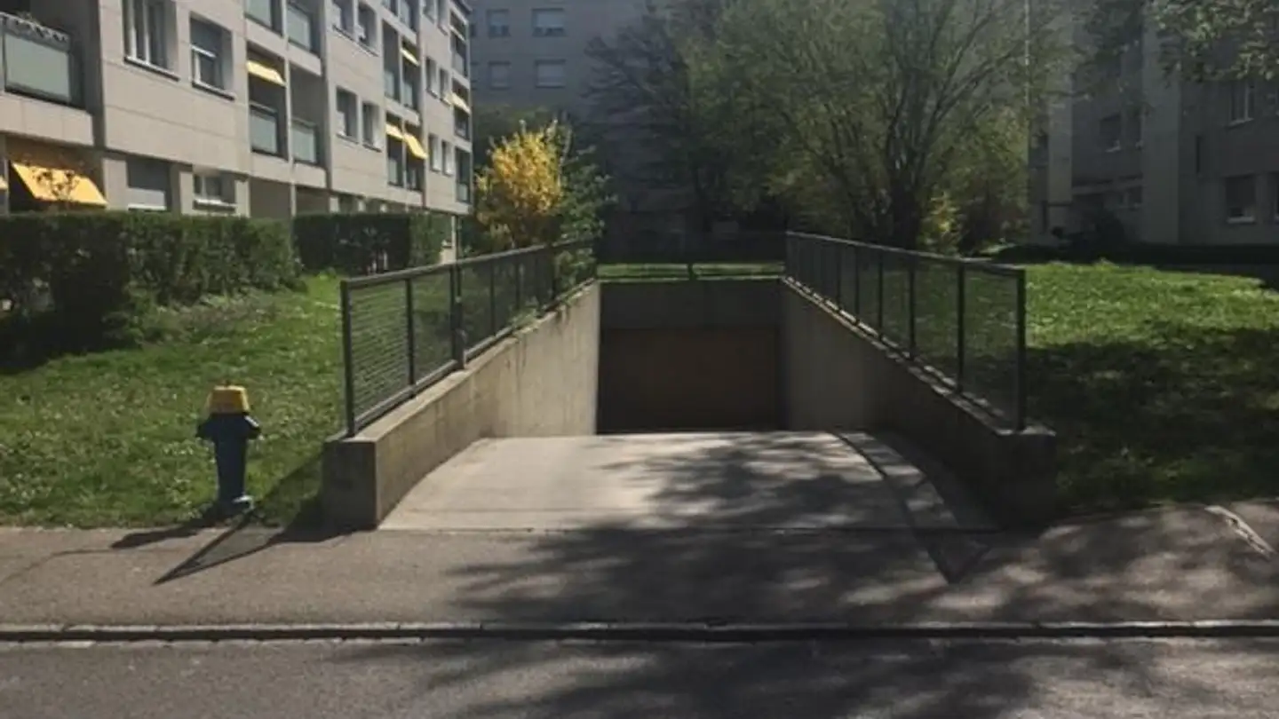 Place de parking souterraine à louer - Sonnenbergstrasse, 4127 Birsfelden