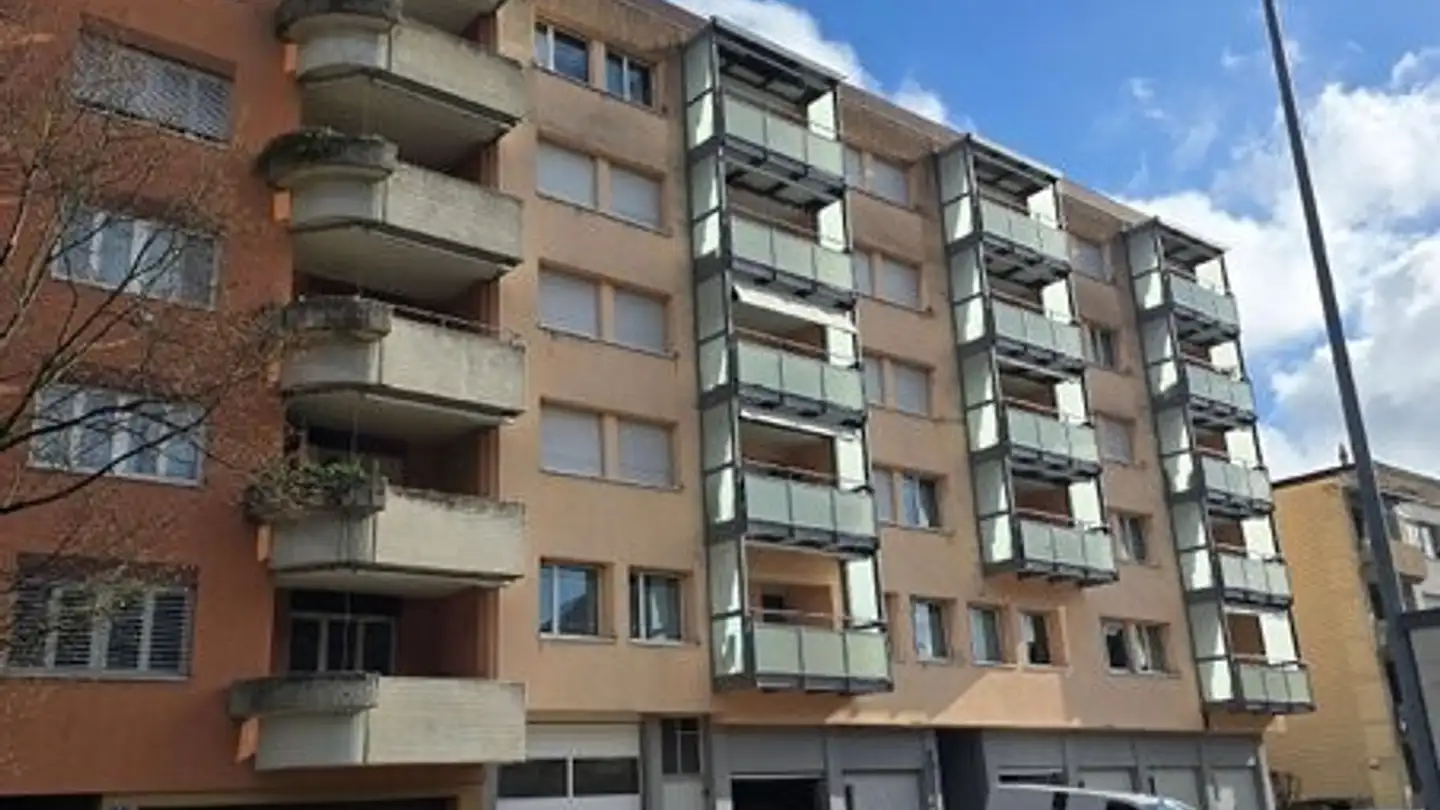 Garage individuel à louer - Grünaugasse 1, 8212 Neuhausen am Rheinfall