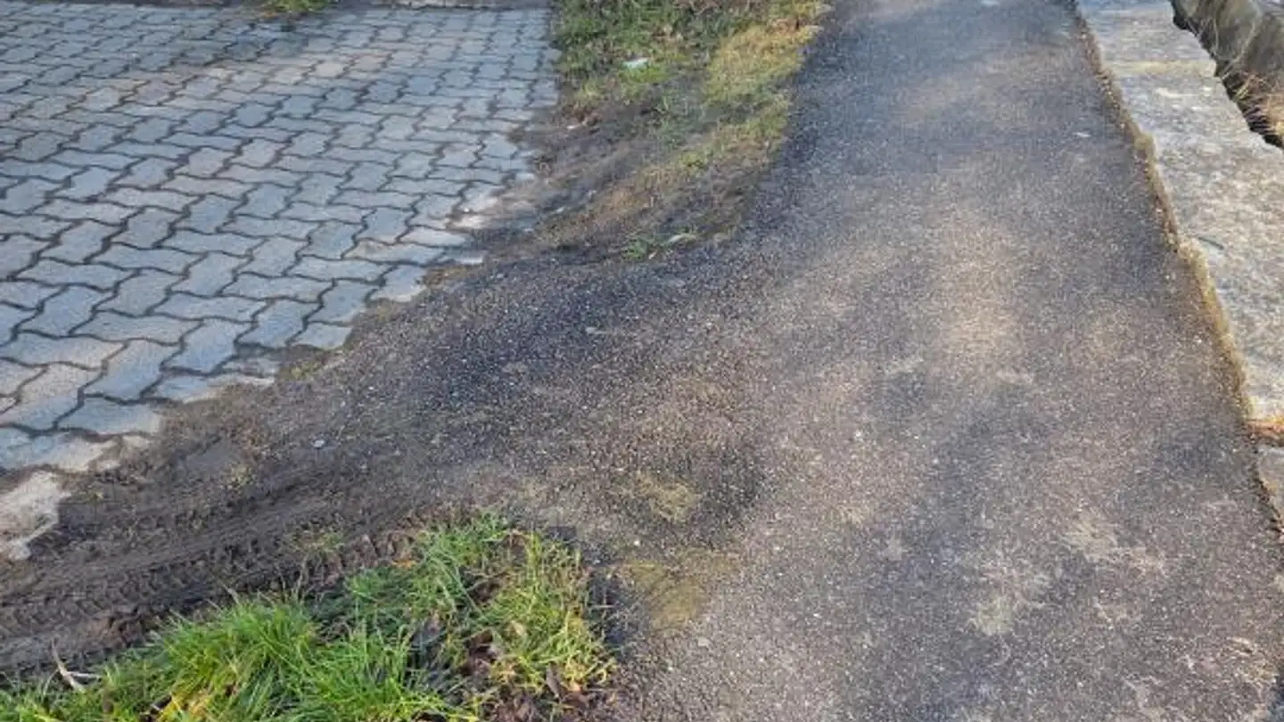 Tiefgaragenstellplatz mieten - Känelmattstrasse 13, 4103 Bottmingen