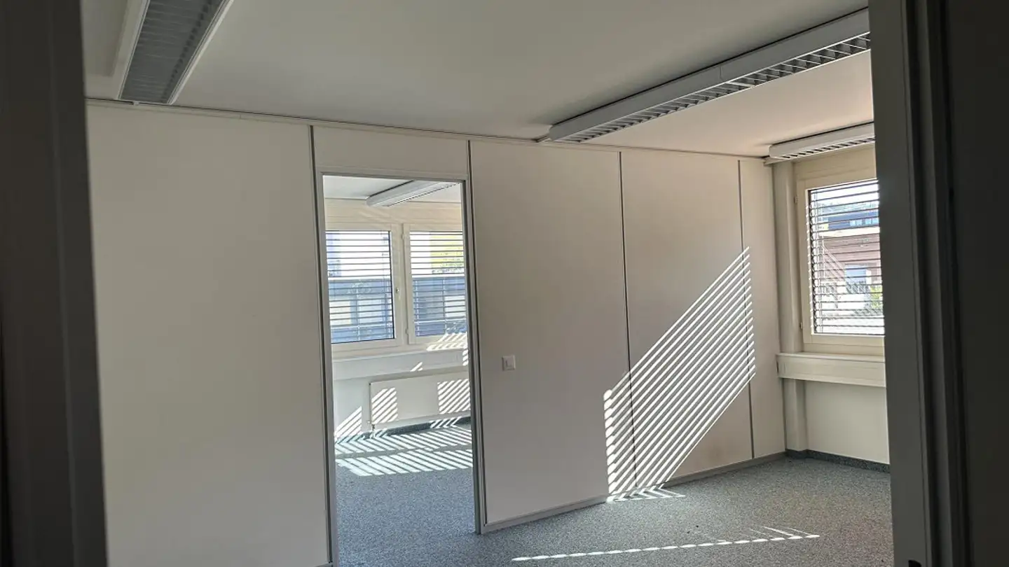 Office space for rent - Ruessenstrasse 18, 6340 Baar