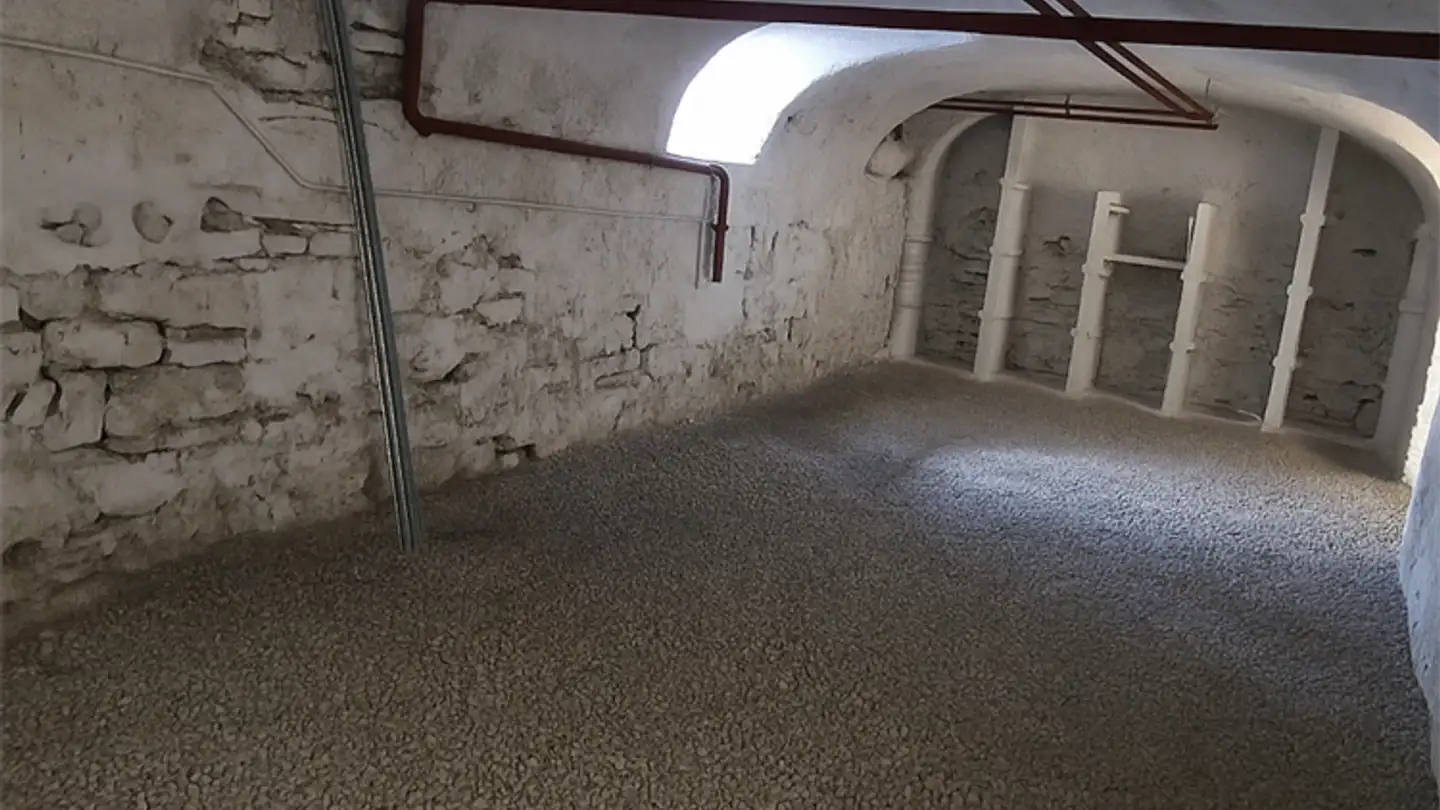 Cave à louer - Rue De La Serre, 2300 La Chaux-de-Fonds