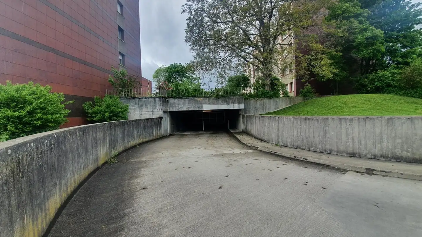 Place de parking souterraine à louer - Heissgländstrasse 28, 4132 Muttenz