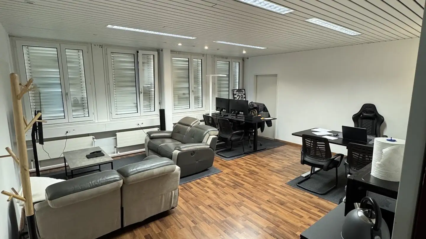 Office space for rent - Pfadackerstrasse 9, 8957 Spreitenbach