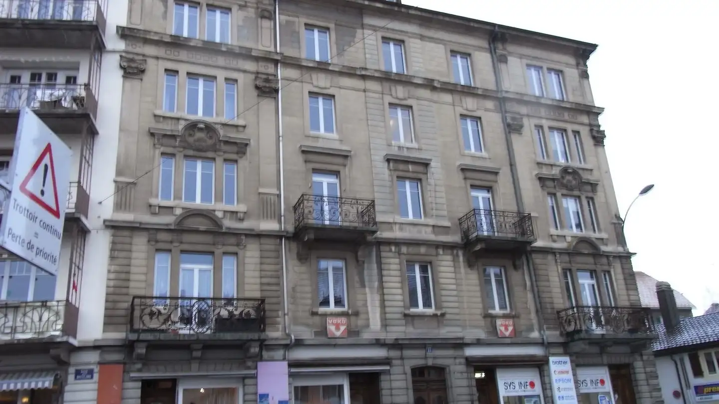 Commercial à louer - Rue De La Charrière 13, 2300 La Chaux-de-Fonds