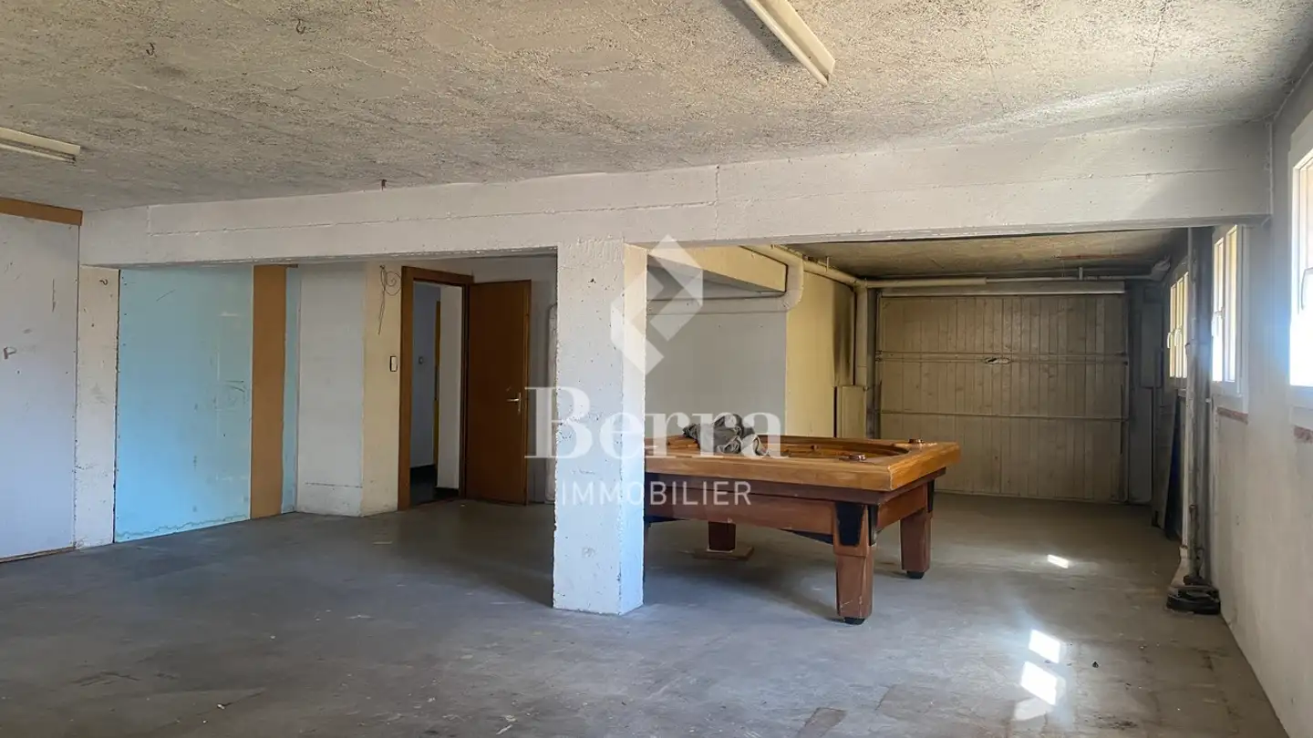 Storage space for sale - 1907 Saxon