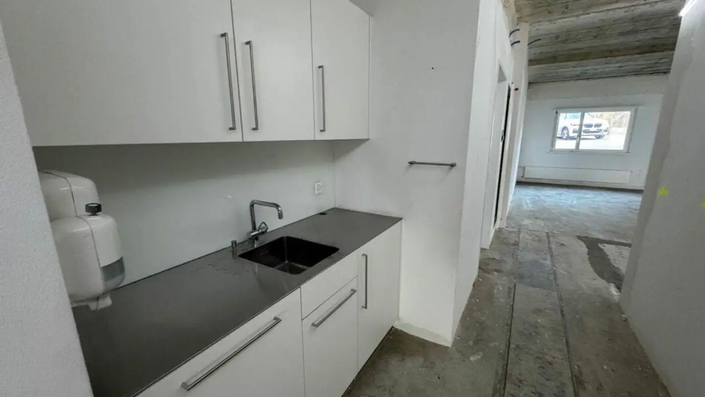 Commercial à louer - Zürcherstrasse 110, 8102 Oberengstringen - Photo 2