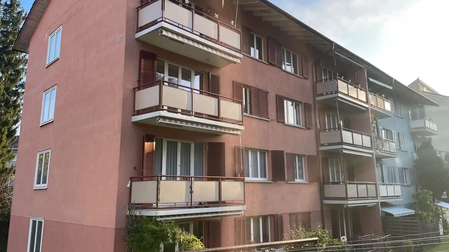 Residential building for sale - 8610 Uster