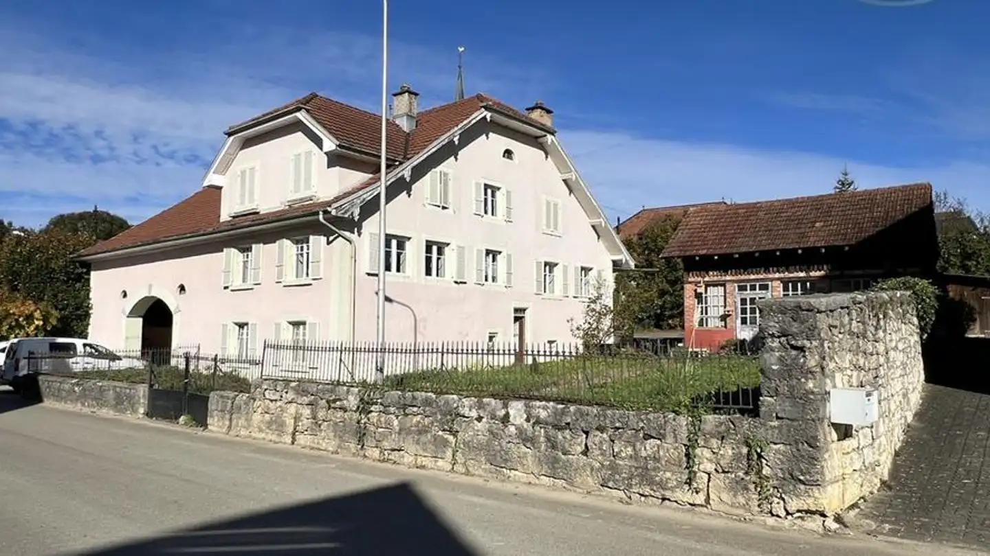 Residential building for sale - 2950 Courgenay