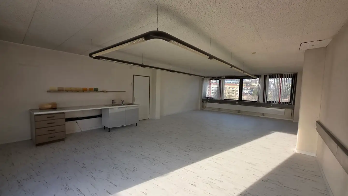 Commercial for rent - Rue Des Mille-Boilles 2, 2000 Neuchâtel