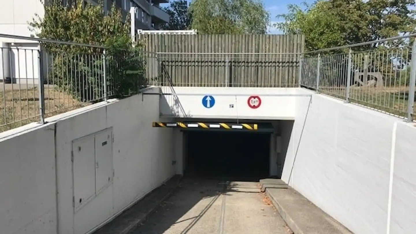 Place de parking souterraine à louer - Rheinparkstrasse 1, 4127 Birsfelden - Photo 2