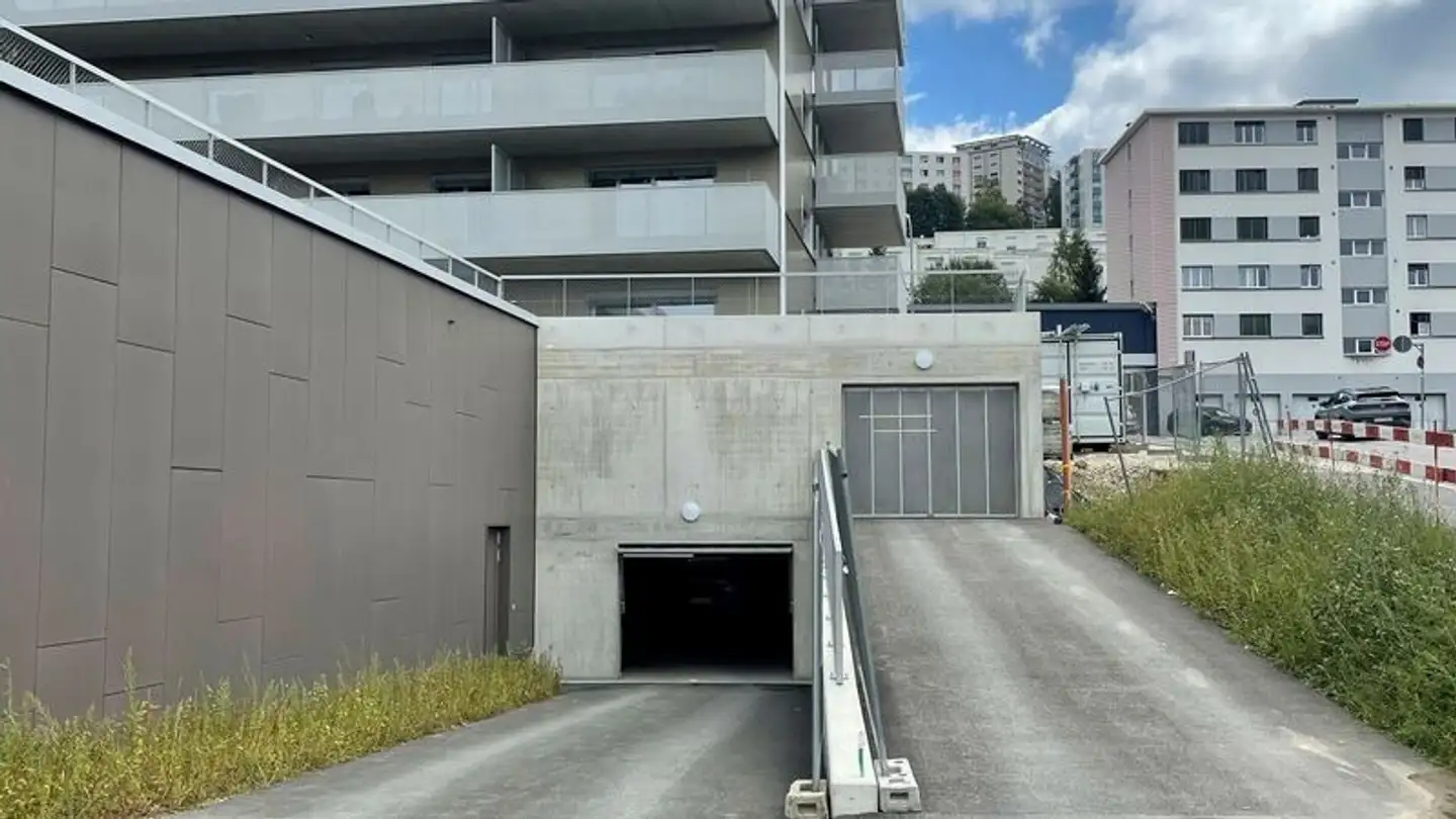 Single garage for rent - Rue de l'Est, 2300 La Chaux-de-Fonds