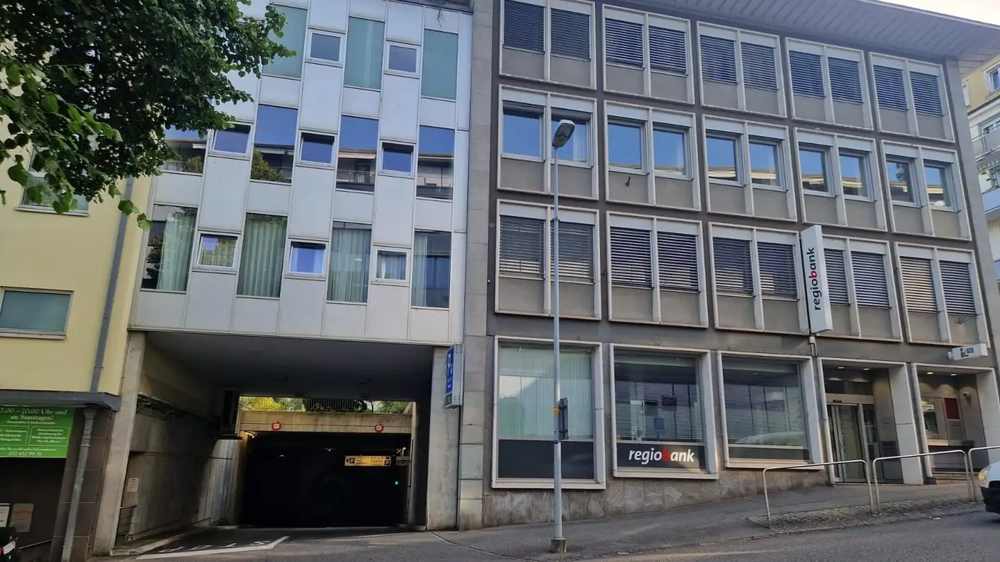 Place de parking souterraine à louer - Kirchstrasse 11, 2540 Grenchen