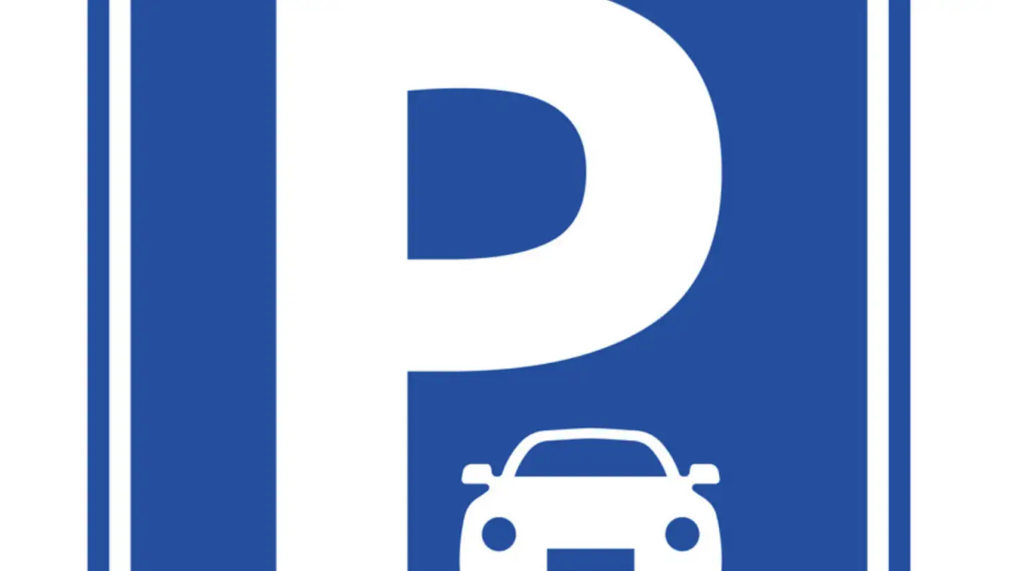 Place de parking extérieure à louer - Viale C. Olgiati 29b, 6512 Giubiasco