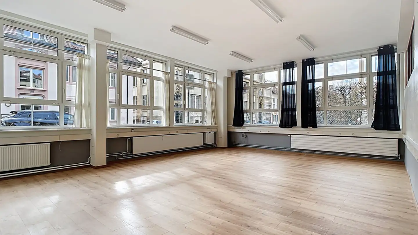 Commercial for rent - Rue Jardinière 107, 2300 La Chaux-de-Fonds