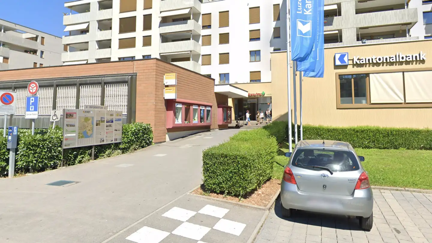 Negozio con vetrina in affitto - Gemeindehausplatz 4, 6048 Horw