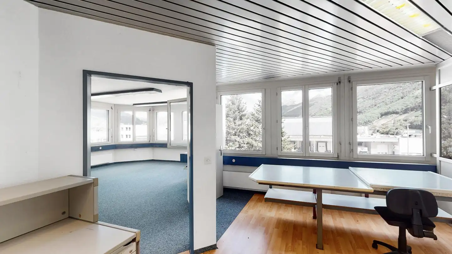 Commercial à louer - Via Luserte 4, 6572 Quartino