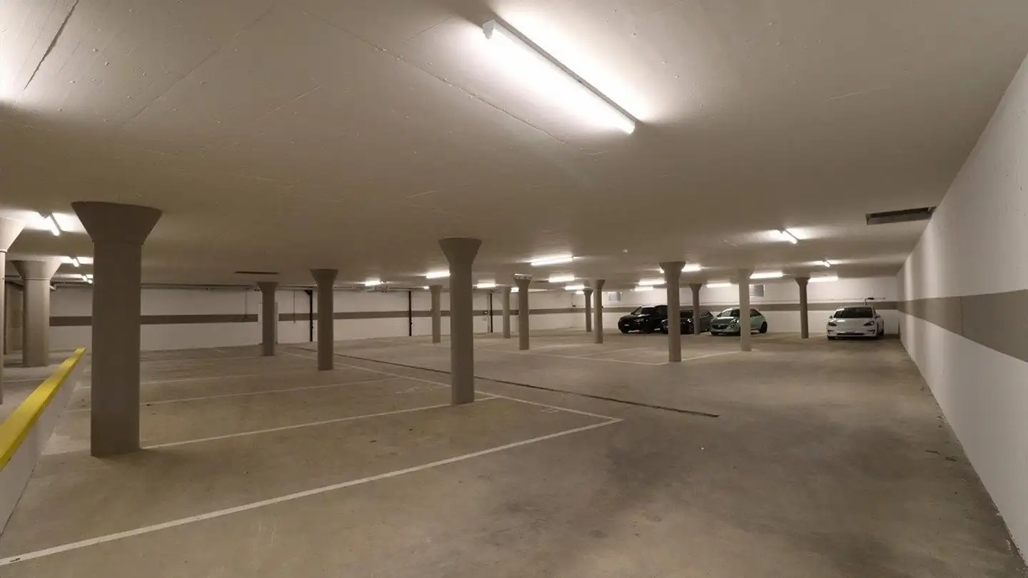 Place de parking souterraine à louer - Schwalbenstrasse 1a, 8374 Oberwangen TG