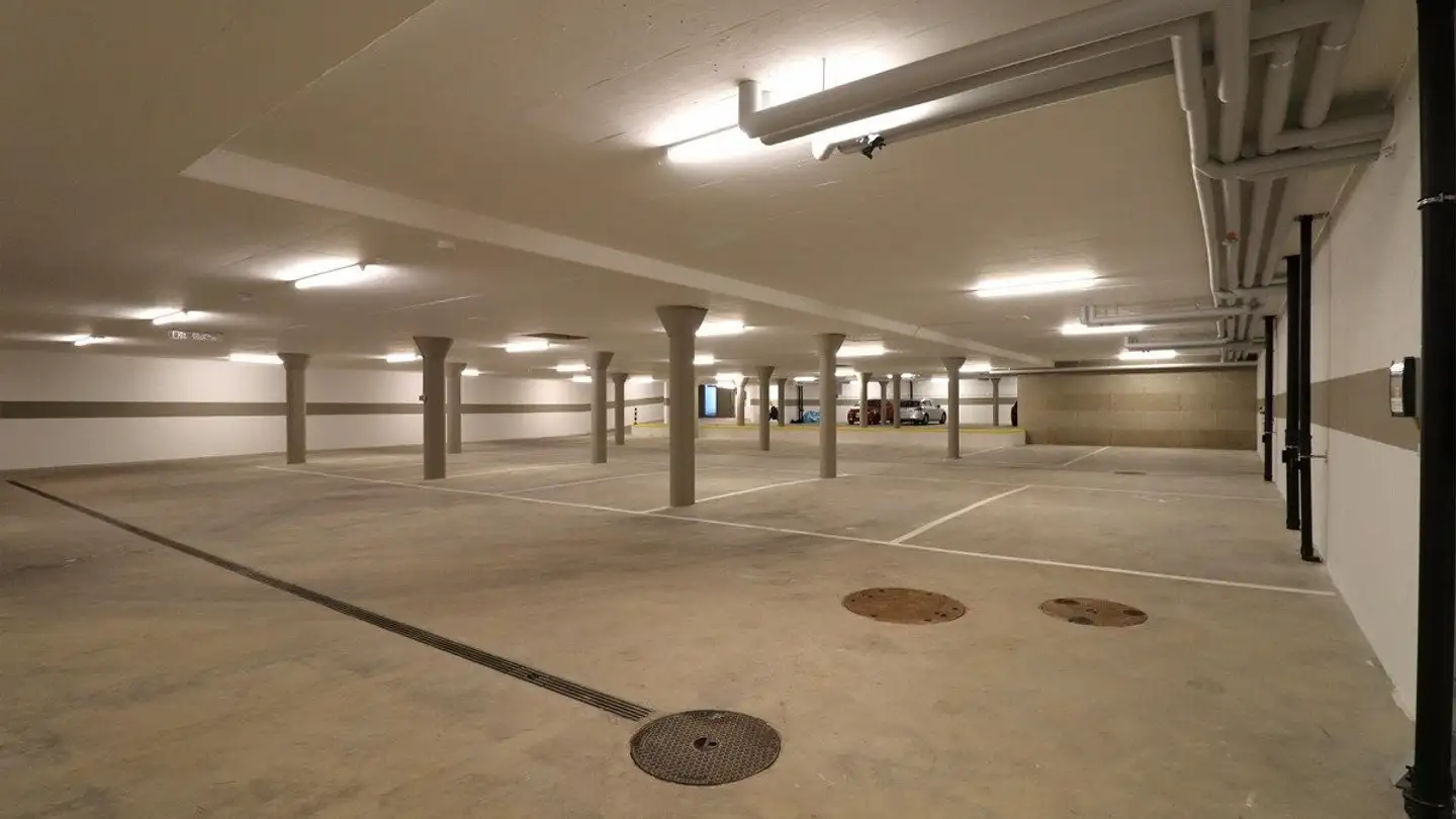 Place de parking souterraine à louer - Schwalbenstrasse 1a, 8374 Oberwangen TG - Photo 2
