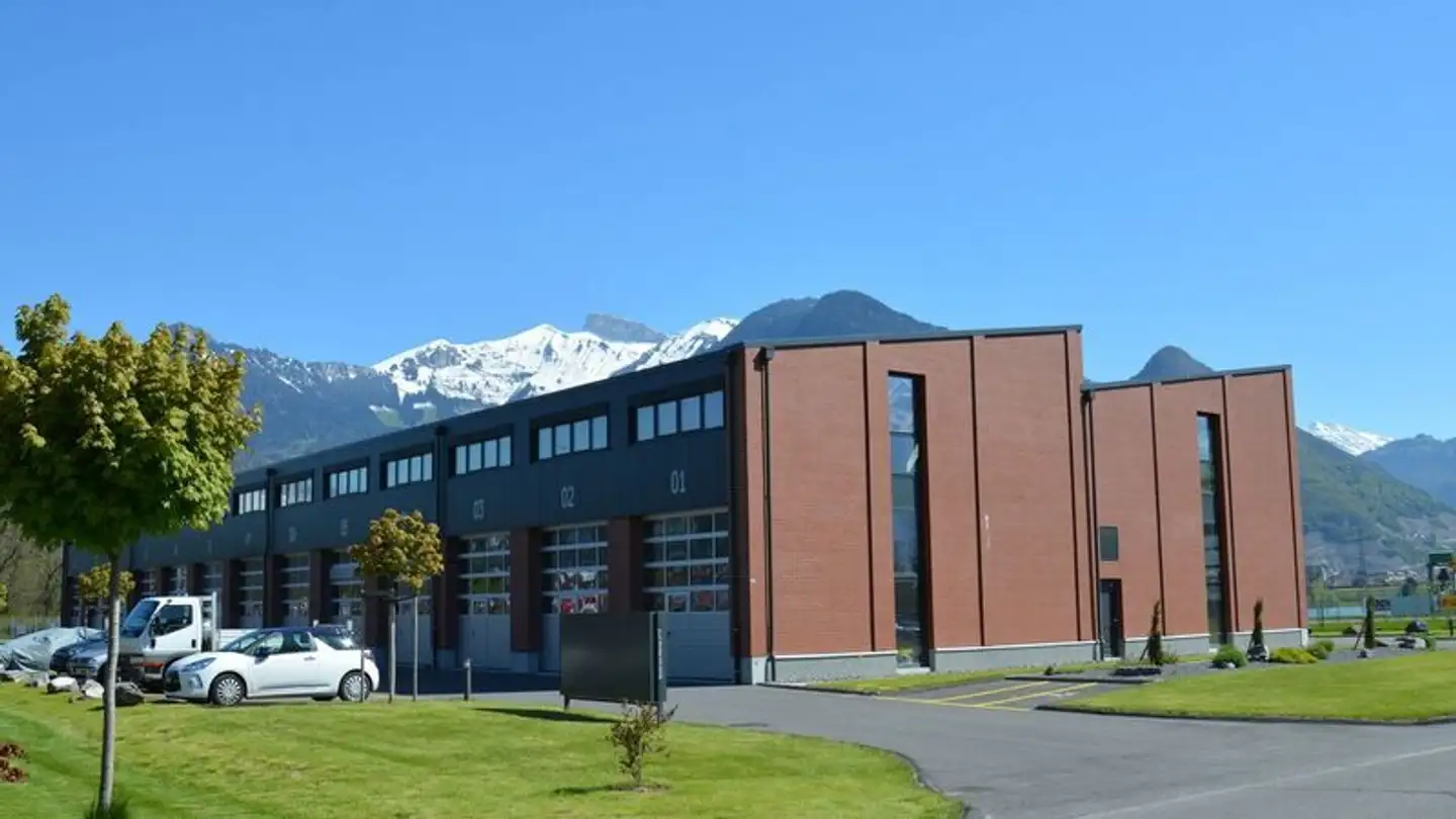 Mixed-use building for rent - Route de l'Industrie 13, 1860 Aigle