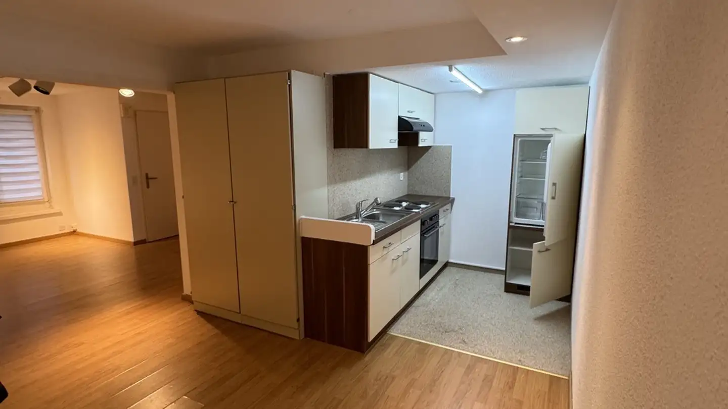 Commercial à louer - Etzelstrasse 1, 8635 Dürnten