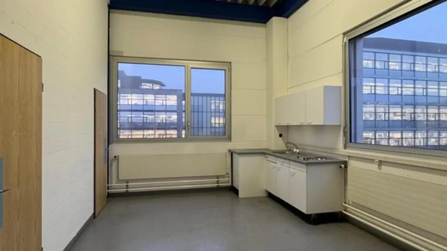 Gewerbe mieten - Rue De Longeau / Lengnaustrasse 10, 2504 Biel/Bienne - Foto 4