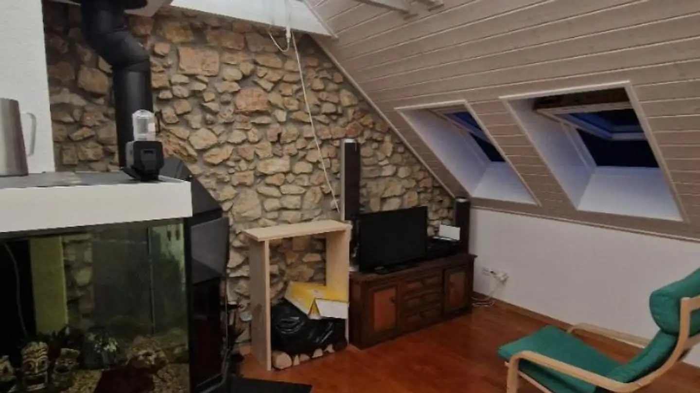 Attic flat for rent - Rue Agassiz 22, 2610 St-Imier - Photo 3