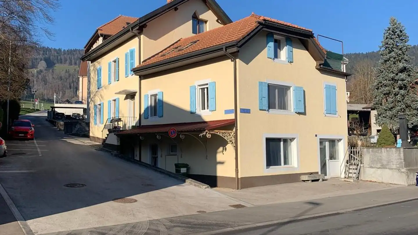 Residential building for sale - 2105 Travers