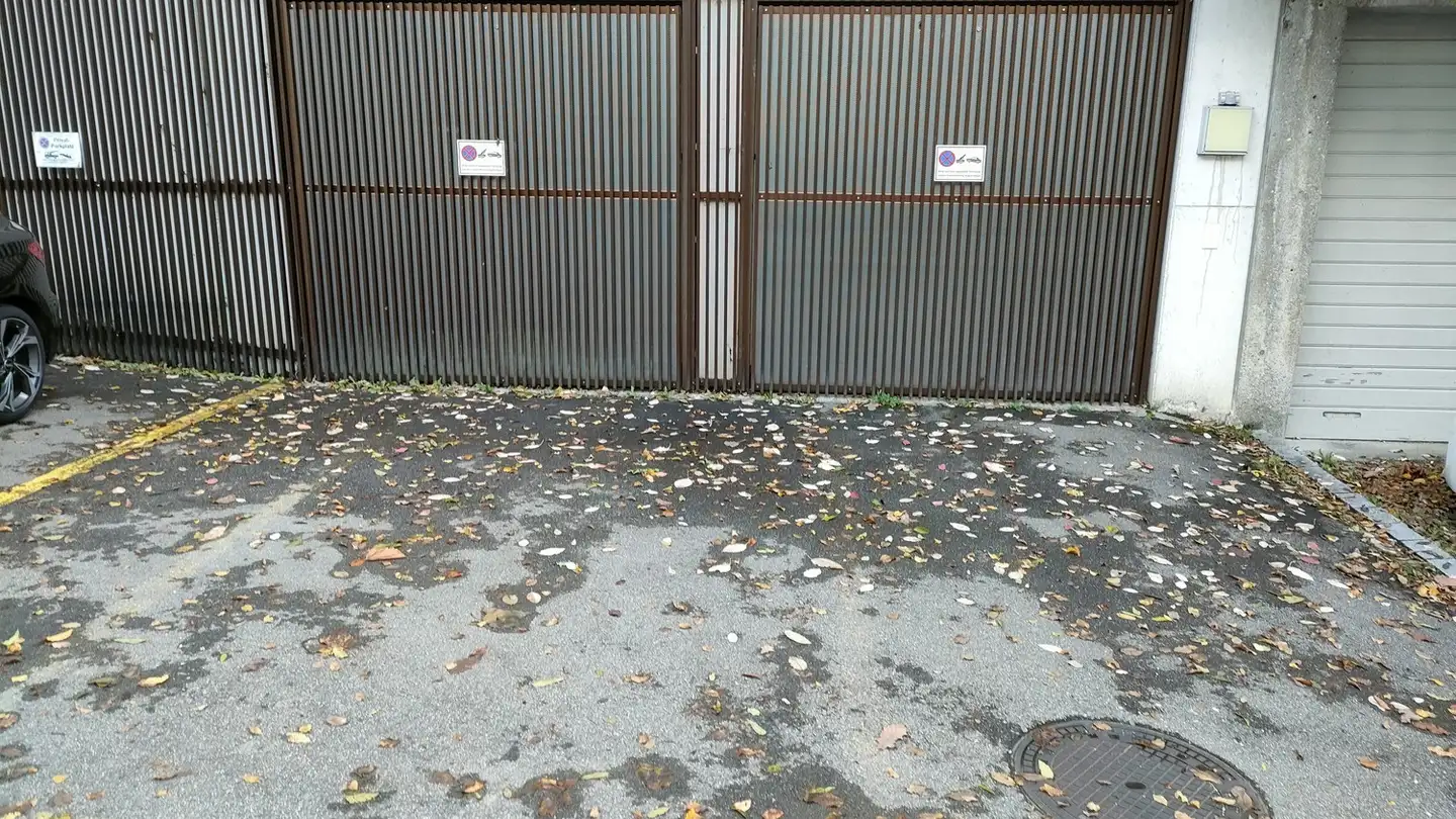 Place de parking extérieure à louer - Balgriststrasse, 8008 Zürich