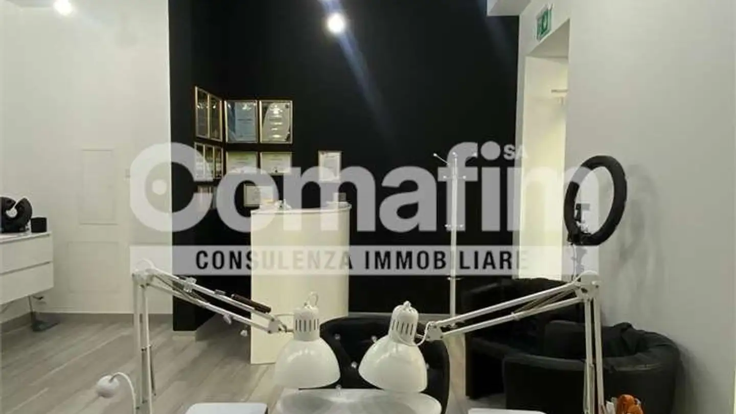 Negozio in affitto - Via Lucomagno 2, 6710 Biasca - Photo 2