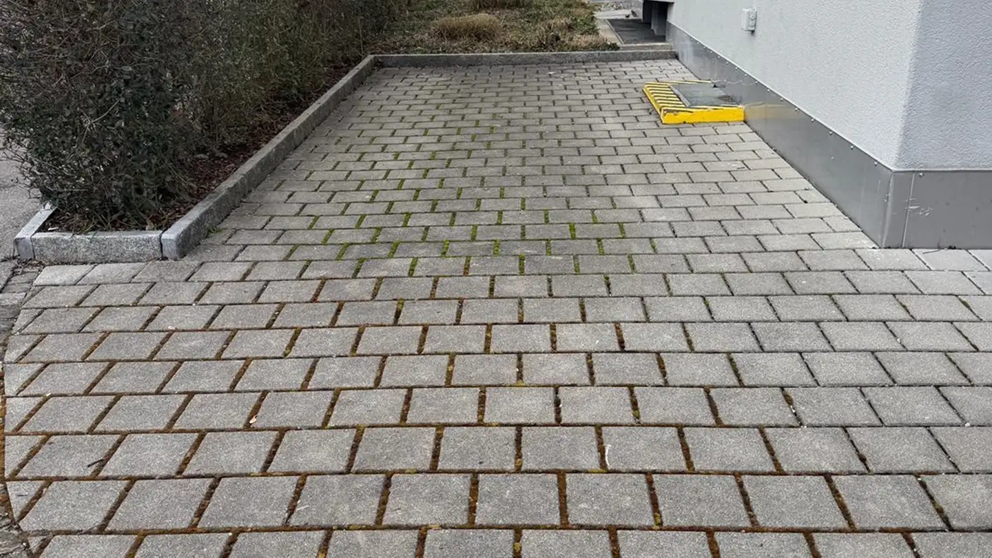 Place de parking extérieure à louer - Friedackerstrasse 7, 8050 Zürich