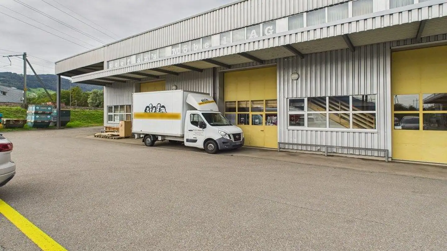 Commercial for rent - 8853 Lachen SZ